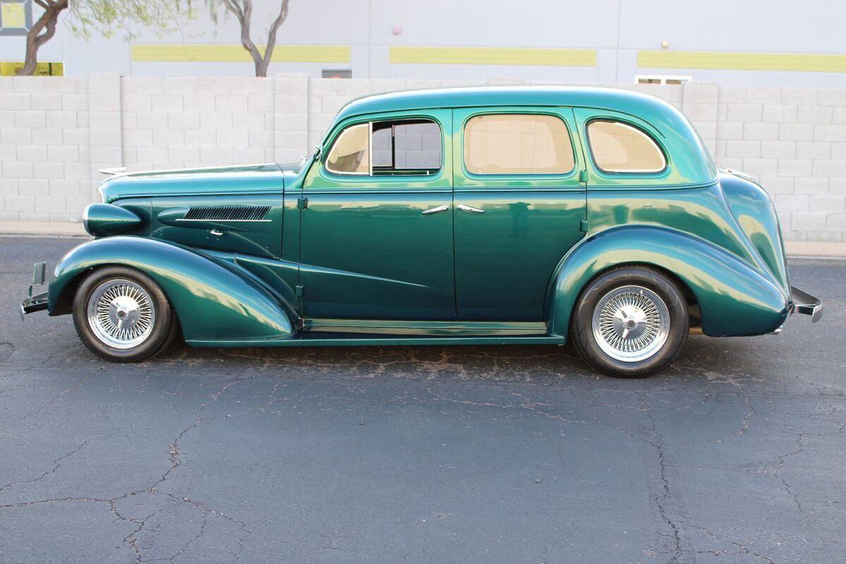 1937 Chevrolet Sedan - photo 9