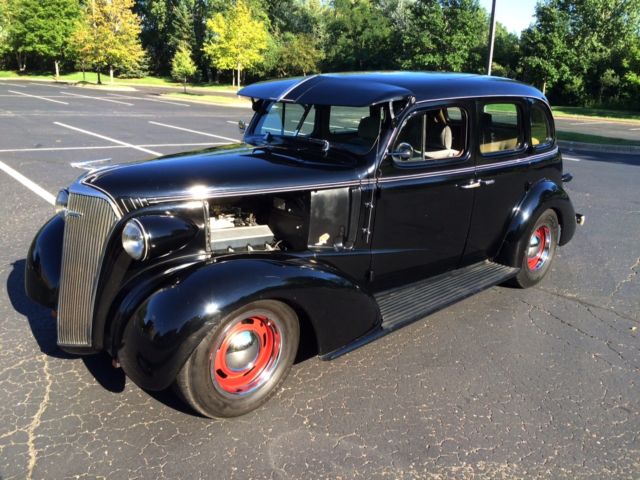 1937 Chevrolet 4-Door Sedan - photo 3