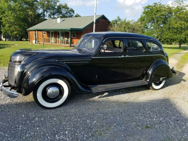 1937 Chrysler Airflow - photo 4