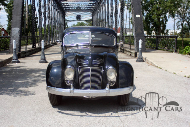 1937 Chrysler Airflow - photo 2