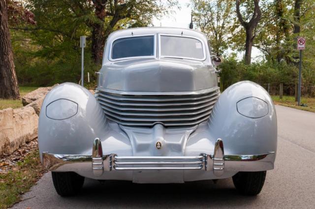 1937 Cord 810 Westchester Sedan - photo 2