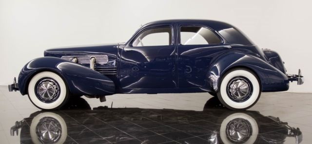 1937 Cord 812 Beverly Supercharged Sedan - photo 3