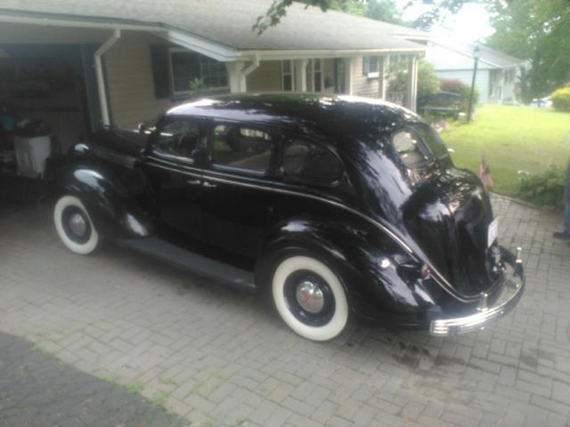 1937 DeSoto 4 Door Sedan - photo 2