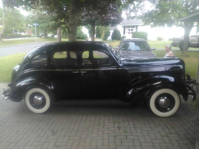 1937 DeSoto 4 Door Sedan - photo 3