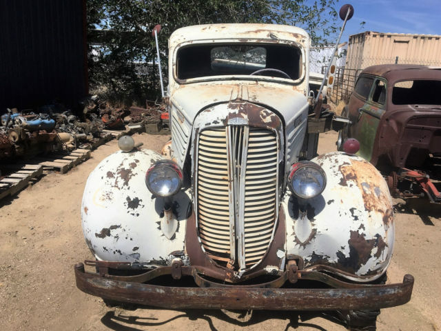 1937 Dodge 2 Ton flatbed - photo 4