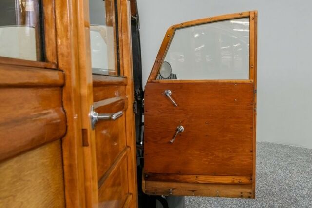 1937 Dodge Westchester Suburban Woodie Wagon - photo 12