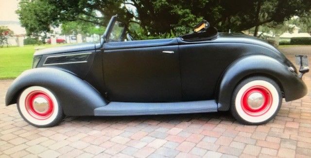 1937 Ford Cabriolet - photo 3