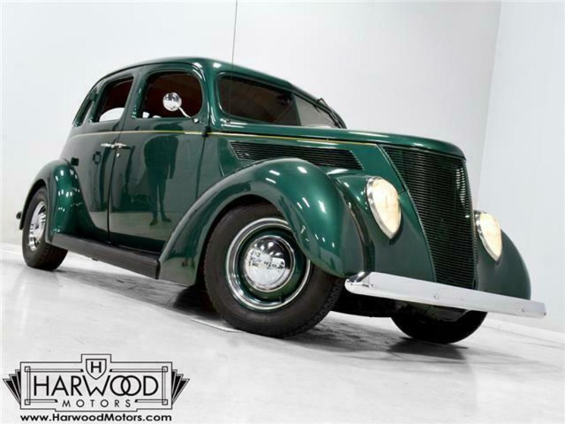 1937 Ford Deluxe 93702 Miles Green Sedan 350 cubic inch V8 Manual 1937 Ford Deluxe
