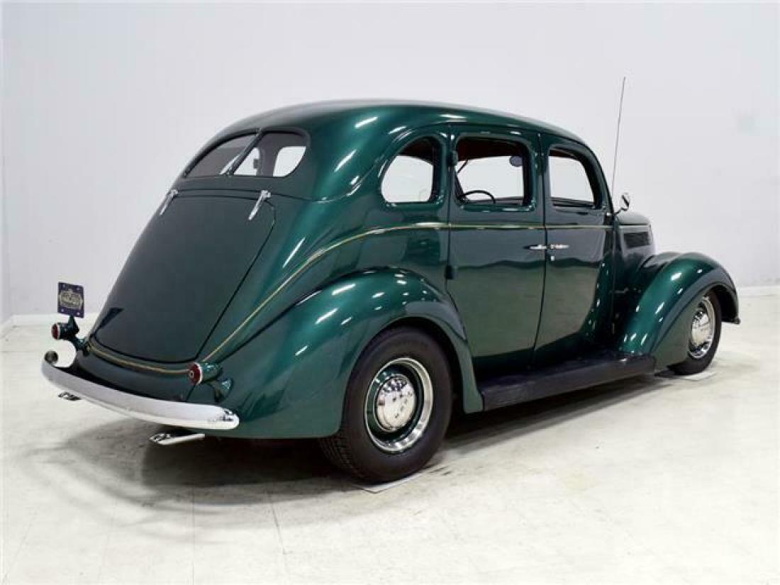 1937 Ford Deluxe - photo 5
