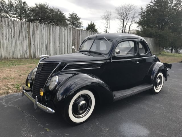 1937 Ford coupe deluxe - photo 2