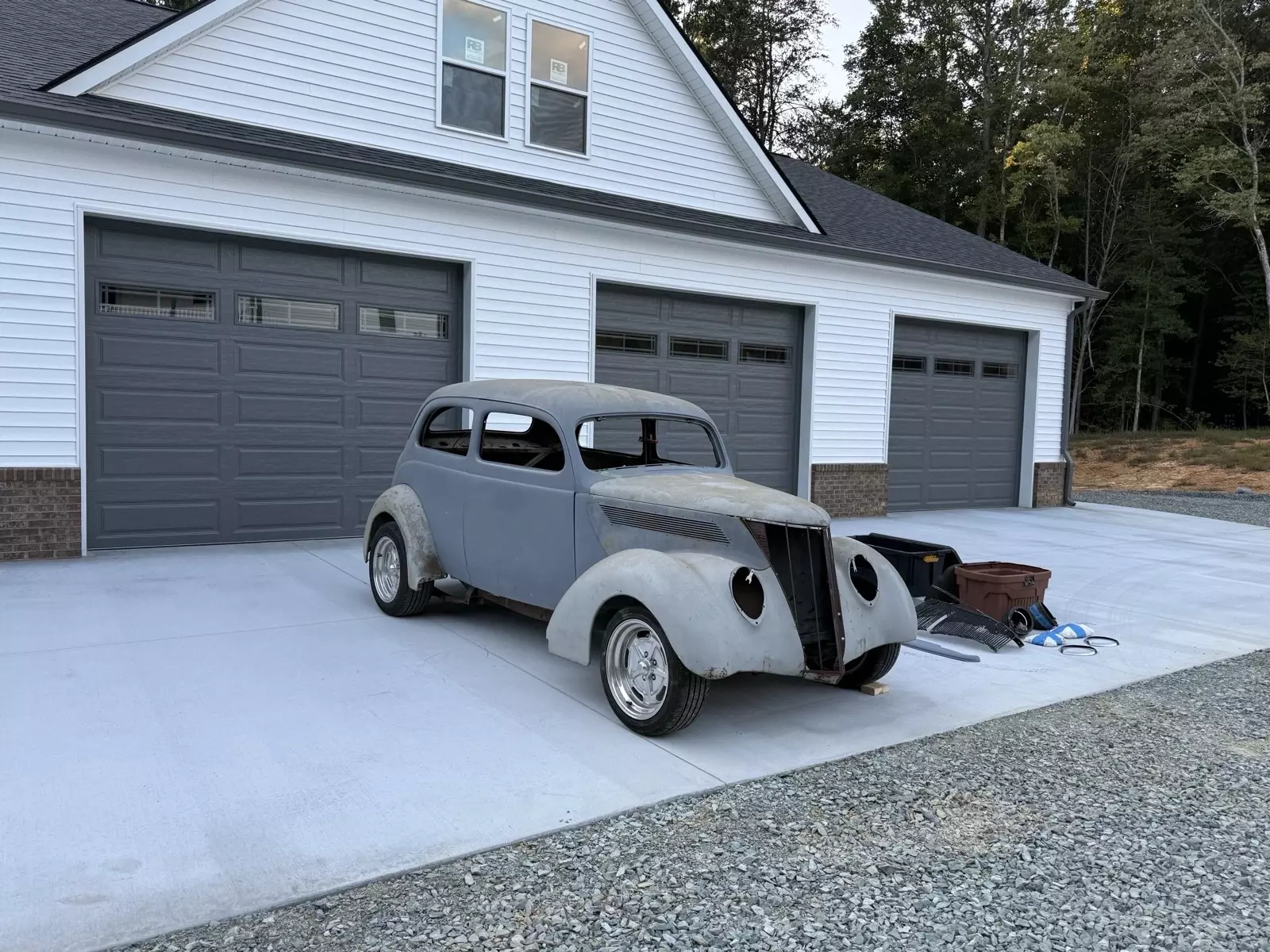 1937 Ford Deluxe Tudor Humpback