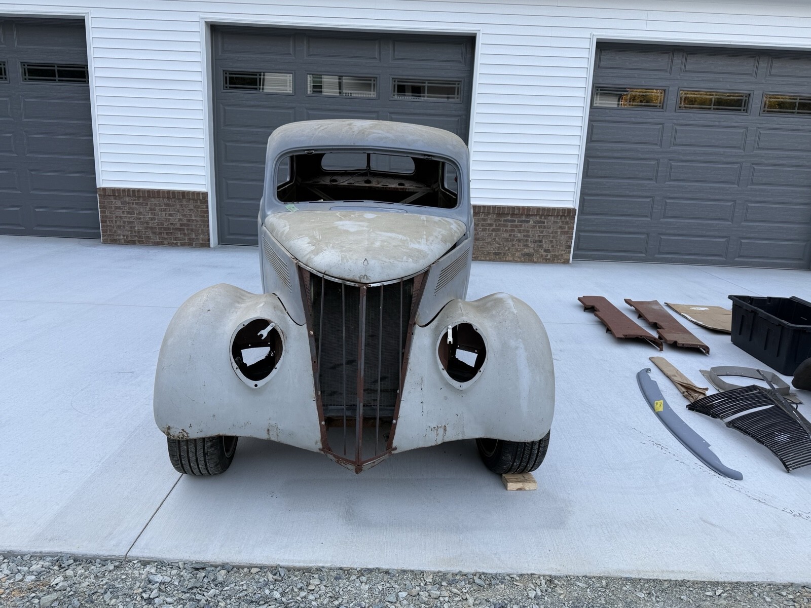 1937 Ford Deluxe Tudor Humpback - photo 11