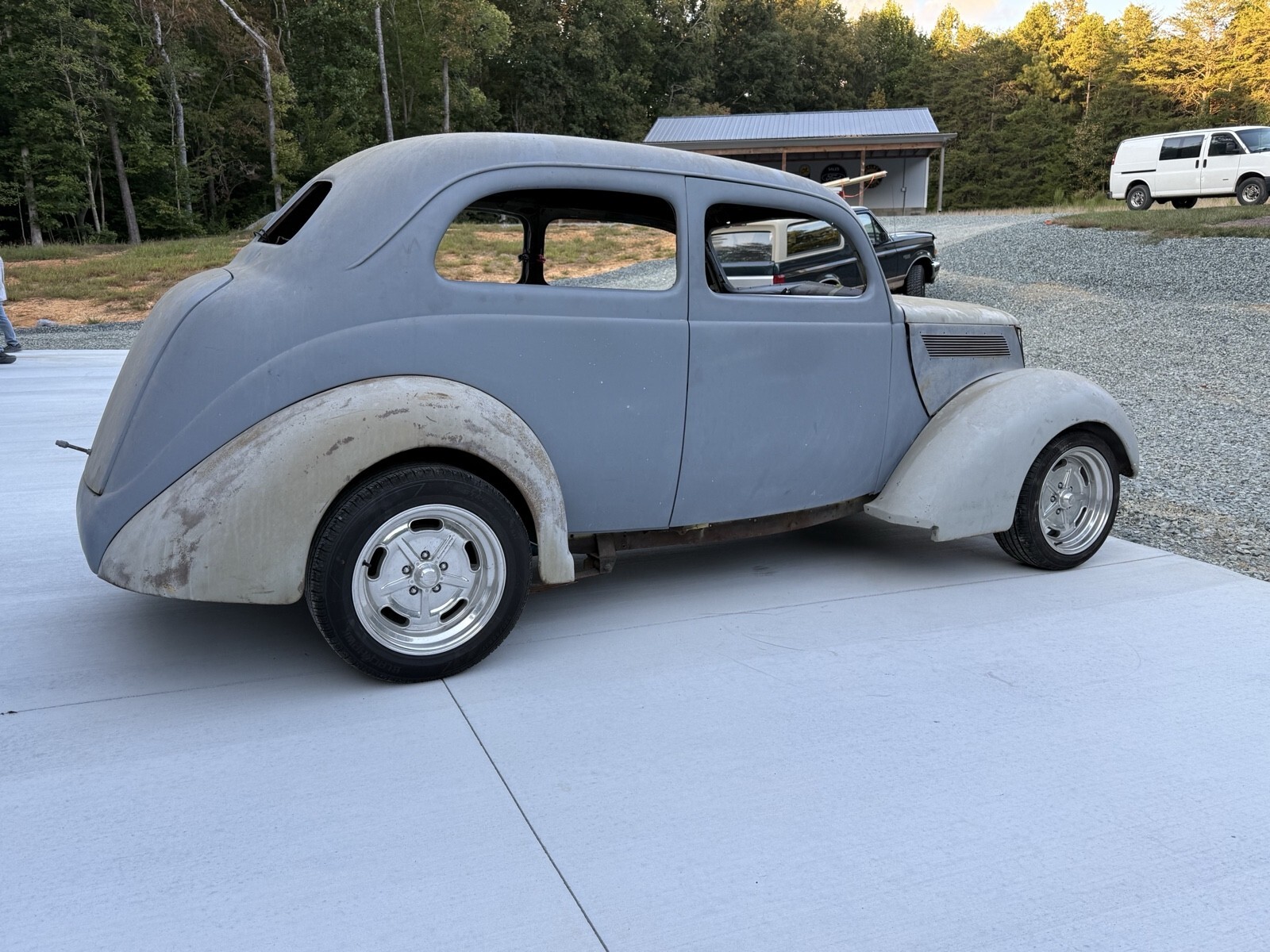 1937 Ford Deluxe Tudor Humpback - photo 3