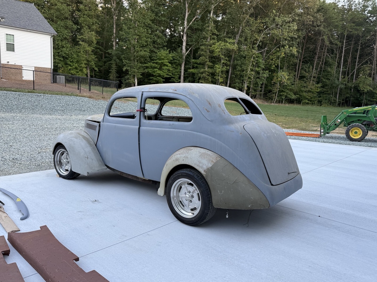 1937 Ford Deluxe Tudor Humpback - photo 4