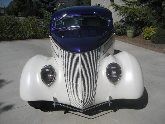 1937 Ford Deluxe Sedan Humpback Deluxe Sedan - photo 2