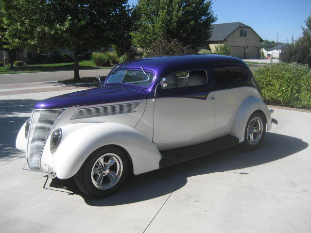 1937 Ford Deluxe Sedan Humpback Deluxe Sedan - photo 3