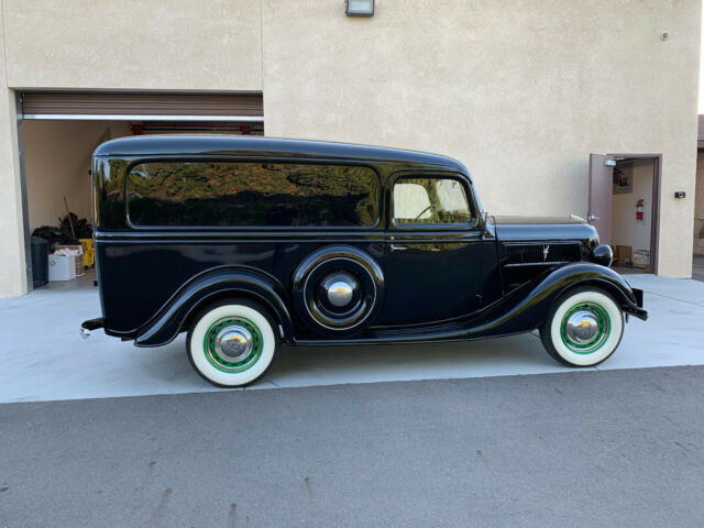 1937 Ford Sedan Delivery Deluxe - photo 2