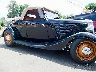 1934 Ford Roadster - photo 2