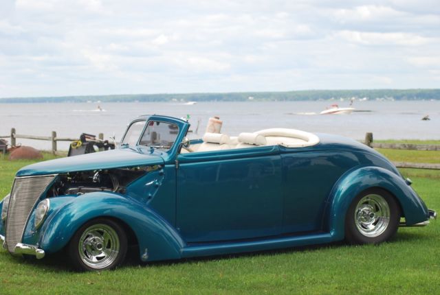 1937 Ford Cabriolet - photo 6