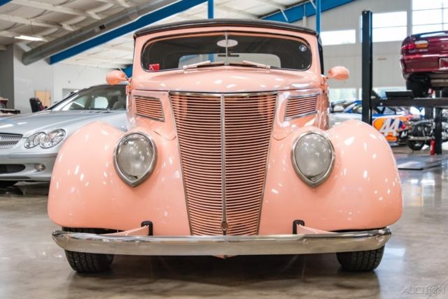 1937 Ford Cabriolet - photo 2