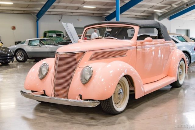 1937 Ford Cabriolet - photo 3