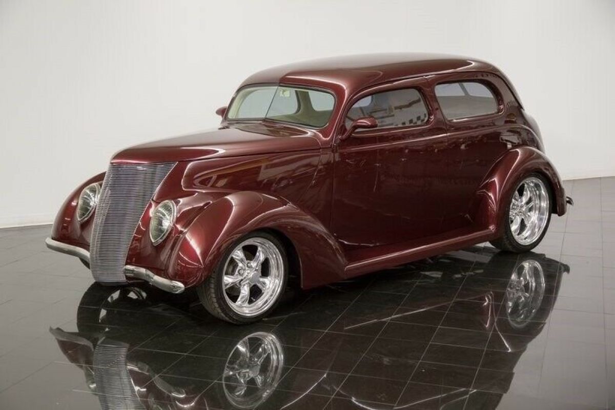 1937 Ford Tudor Sedan Humpback Automatic 5.7 Liter LS1 V8 1937 Ford Tudor Humpback