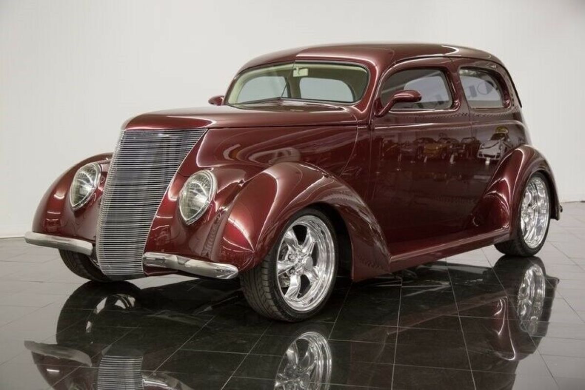 1937 Ford Tudor Humpback - photo 11