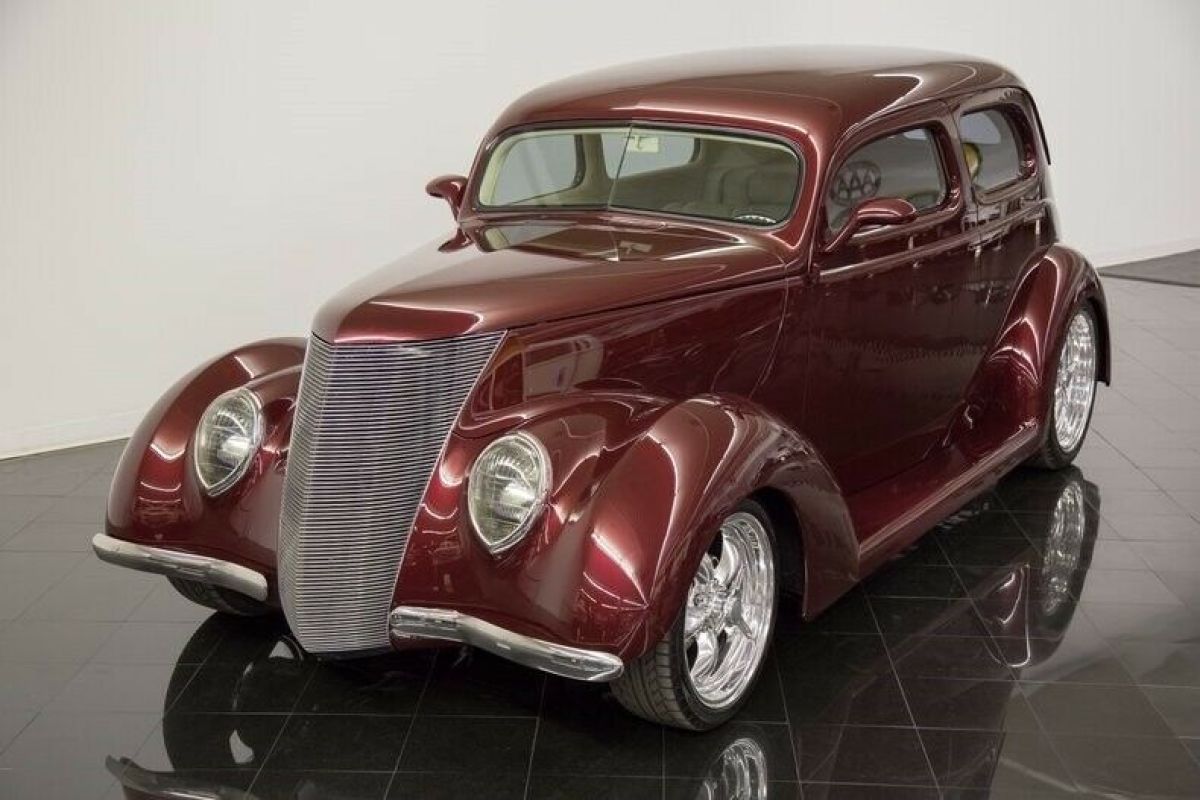 1937 Ford Tudor Humpback - photo 3