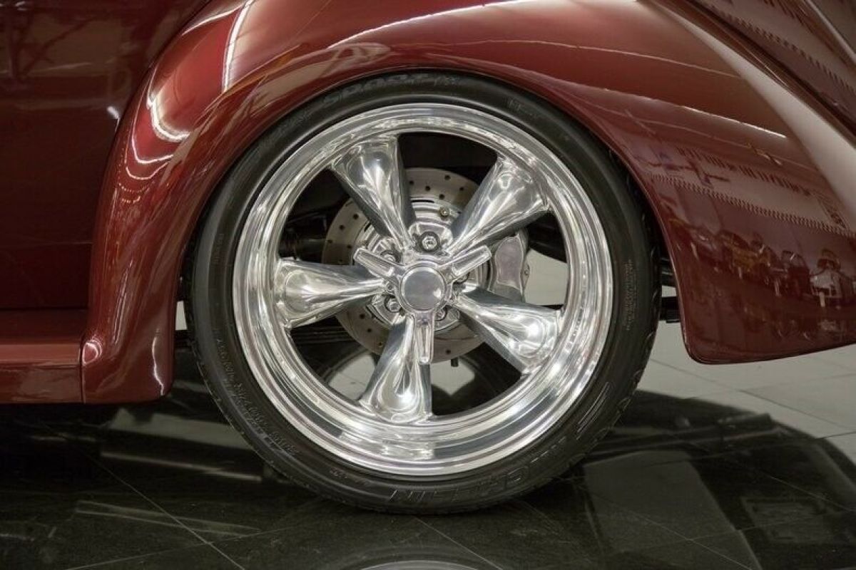 1937 Ford Tudor Humpback - photo 9