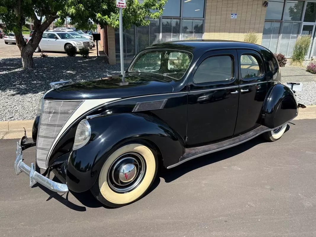 1937 Lincoln MKZ/Zephyr very hard to find V12 Lincoln