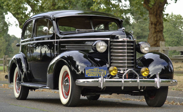 1937 Oldsmobile F37 - photo 2