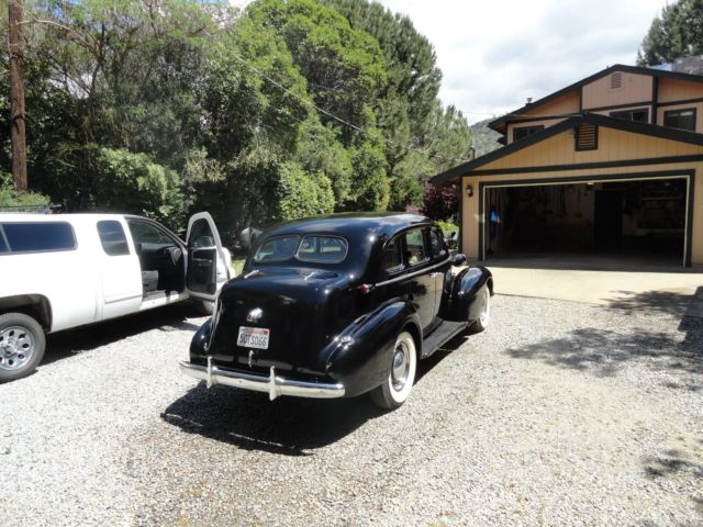 1937 Oldsmobile F-37 4 door - photo 2