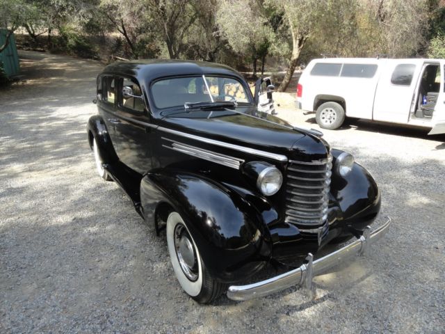 1937 Oldsmobile F-37 4 door - photo 3
