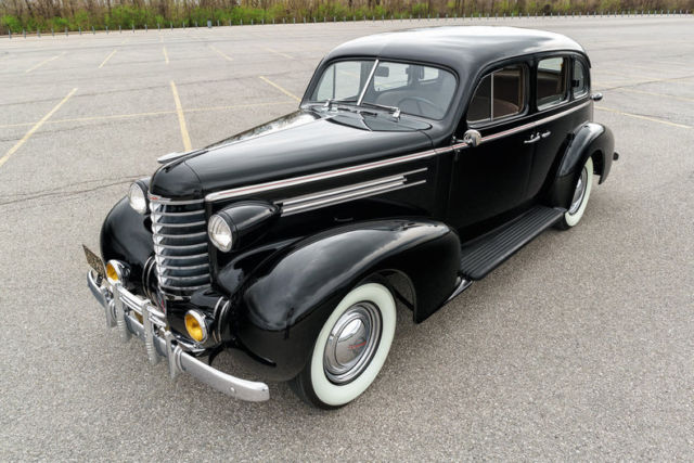 1937 Oldsmobile 4 Door Touring Sedan - photo 3