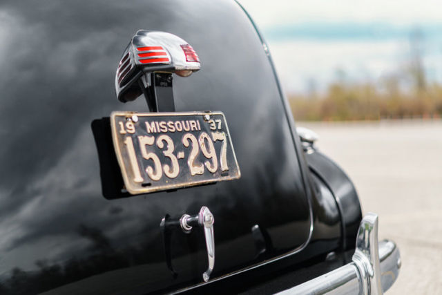 1937 Oldsmobile 4 Door Touring Sedan - photo 9