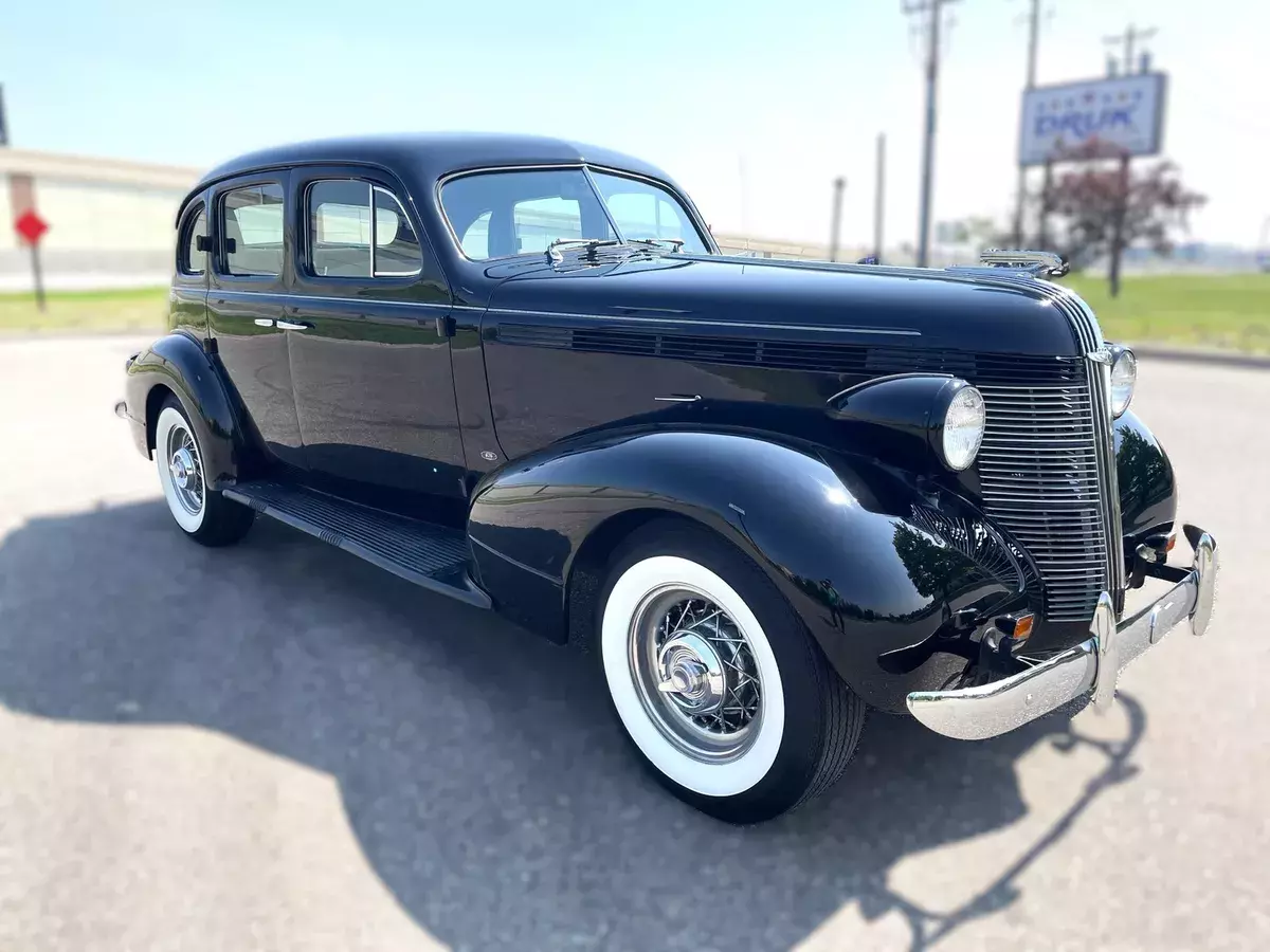 1937 Pontiac Deluxe 8