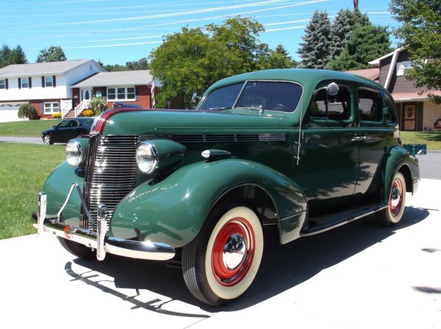 1937 Pontiac Silver Streak 4 Door Touring Sedan Water Fall Moldings - photo 4