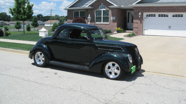 1937 Ford 5 WINDOW COUPE