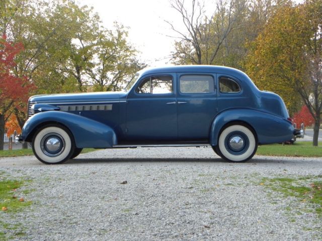 1938 Buick Series 60 Sedan - photo 3