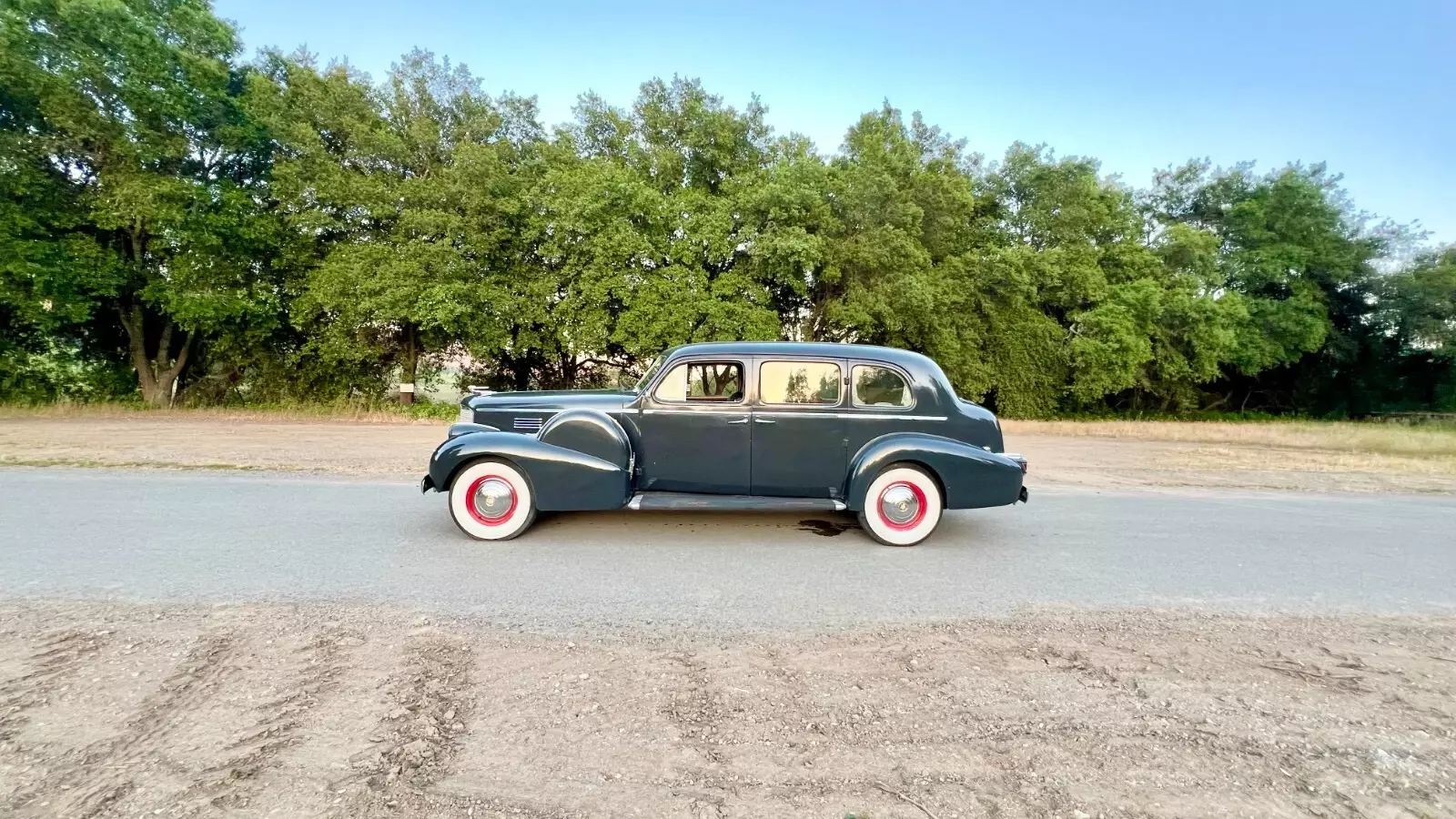 1938 Cadillac Fleetwood Imperial Series 75 Limousine - photo 2
