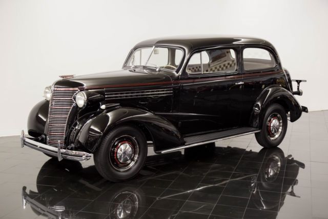 1938 Chevrolet Master 2 Door Town Sedan - photo 2