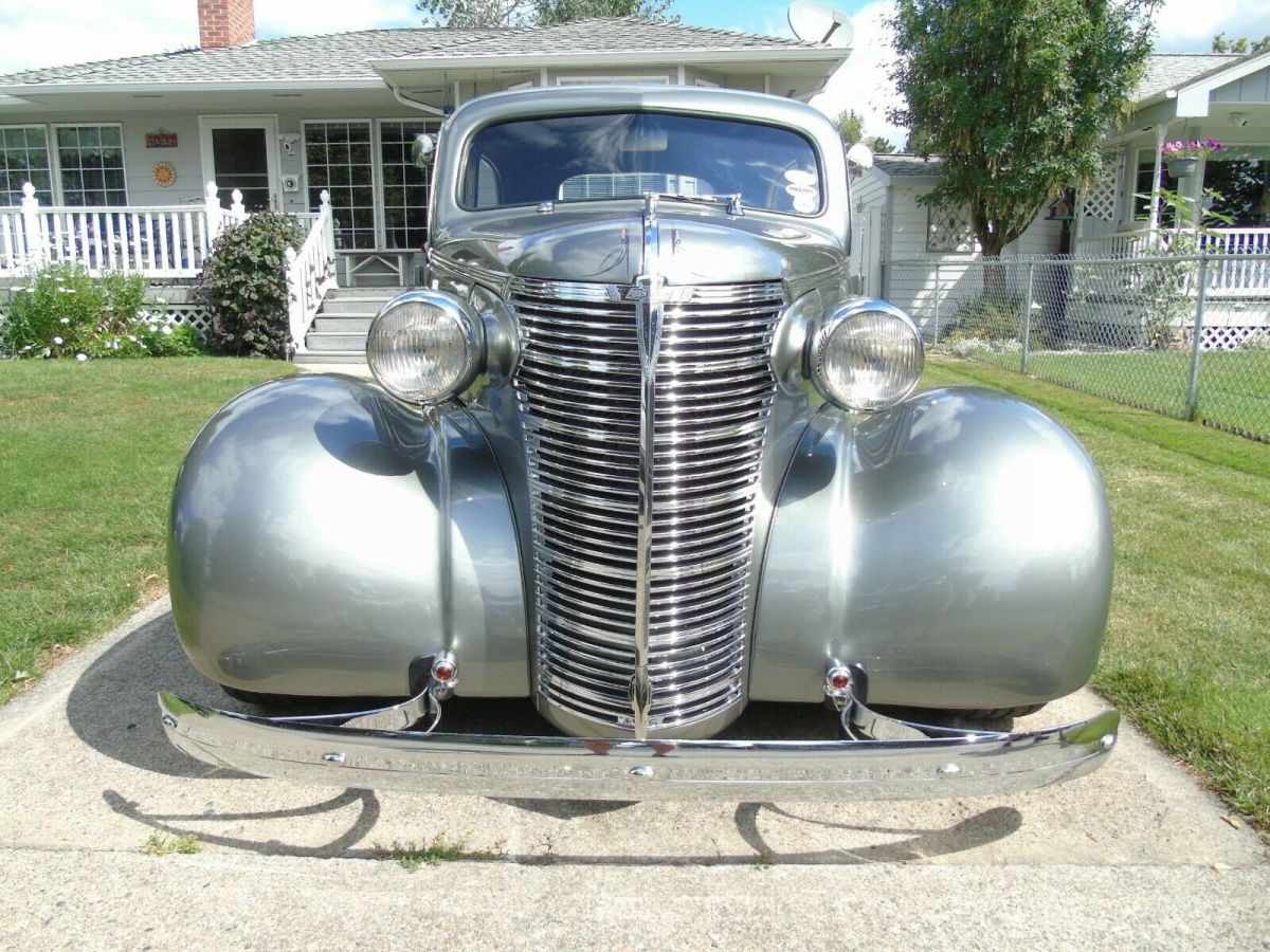 1938 Chevrolet Sedan Deluxe - photo 2