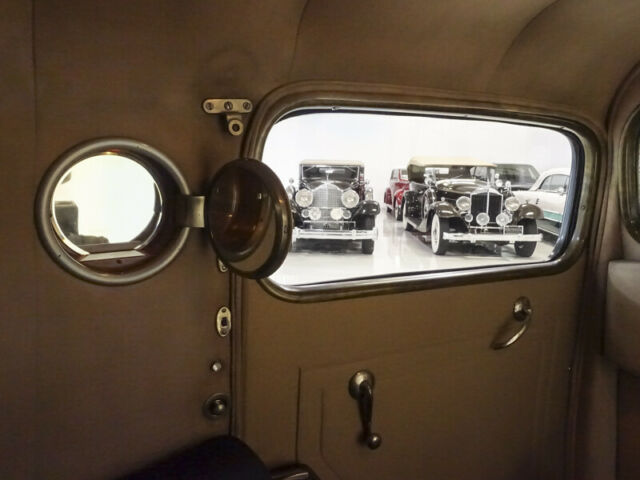 1938 Chrysler Custom Imperial Town Limousine - photo 9