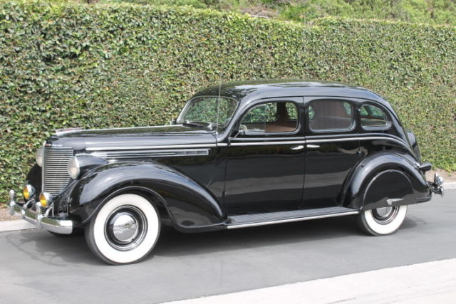 1938 Chrysler Imperial - photo 4