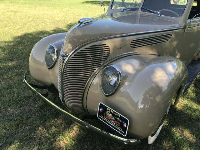 1938 Ford 81A Deluxe Convertible Sedan - photo 12