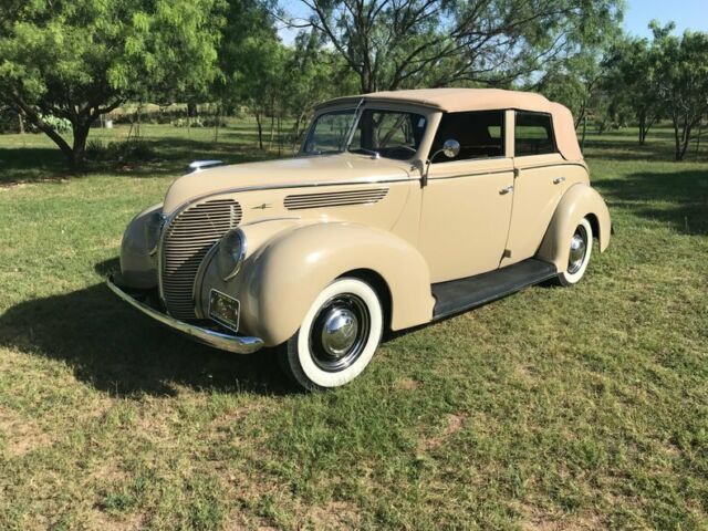 1938 Ford 81A Deluxe Convertible Sedan - photo 2