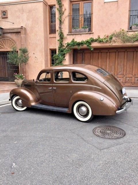1938 Ford Model 81A De Luxe Sedan - photo 2