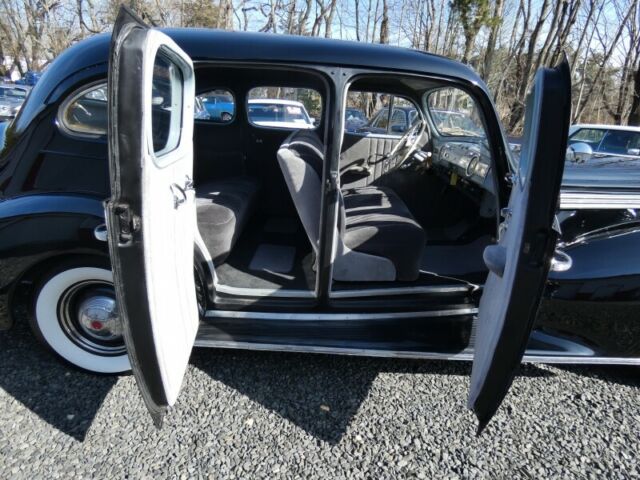 1938 Packard Model 1701 Sedan - photo 11