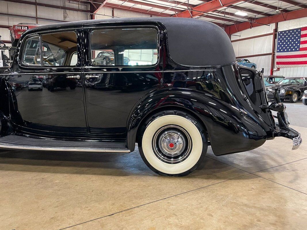 1938 Packard Super 8 Formal Sedan - photo 4