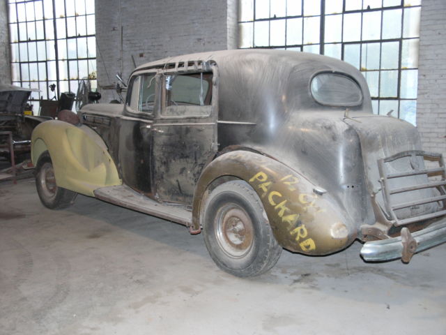 1938 Packard 1607 Club Sedan - photo 5